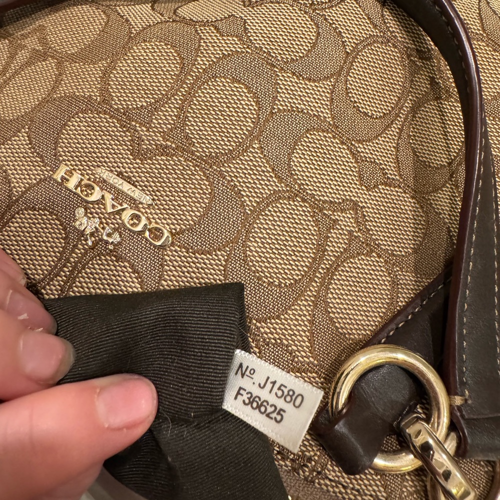 Coach signature Kelsey Satchel - Picture 6 of 9
